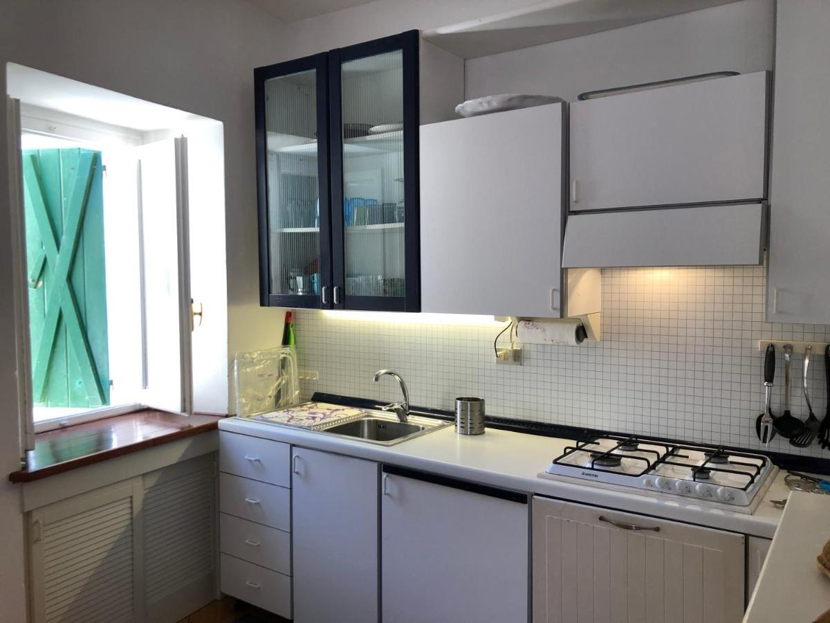 La Piazzetta Apartment Капрая Екстериор снимка